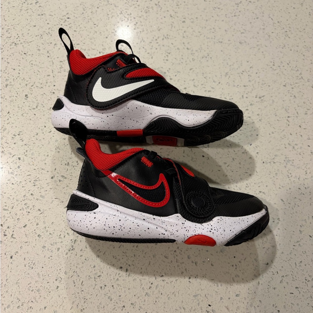 Nike Team Hustle D 10 Toddler Basketball Shoes 10.5C Black Red White